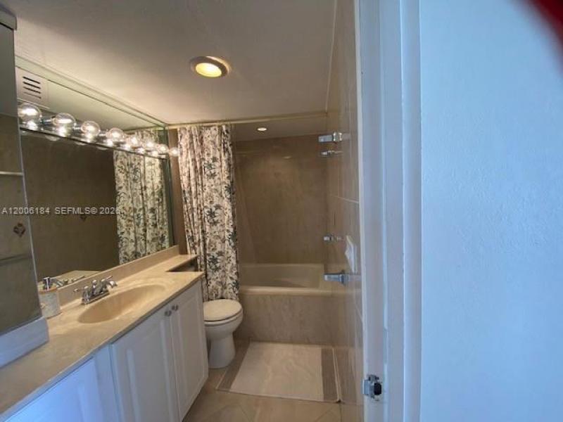Comprar apartamento en Bayview Towers B705