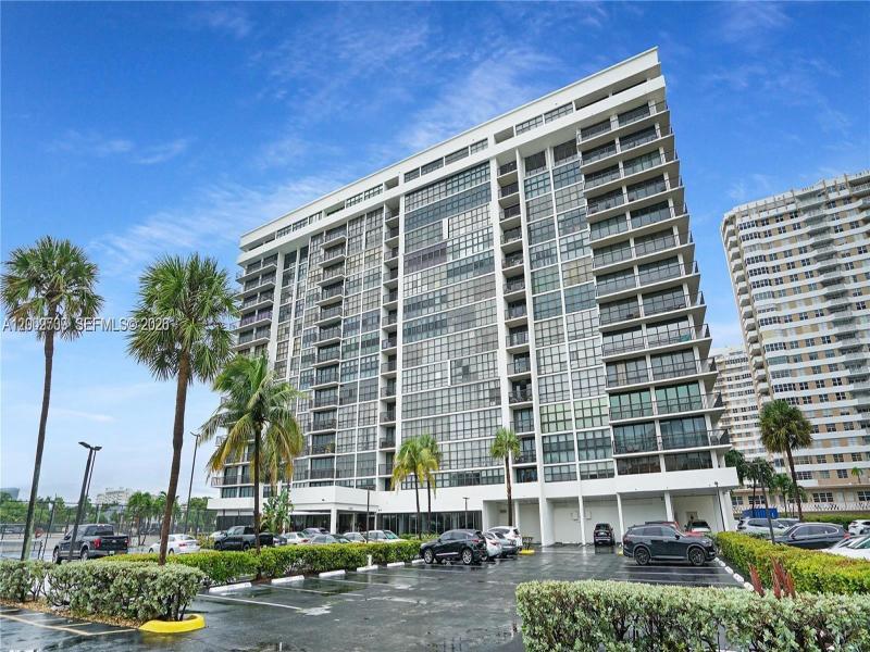 Condo for sale at Avant Garde 1206