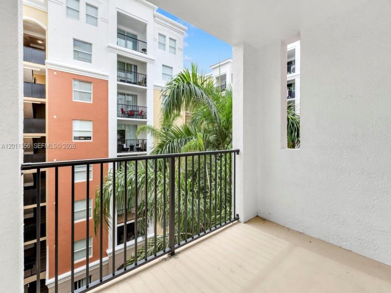 Comprar apartamento en Porto Bellagio 1610