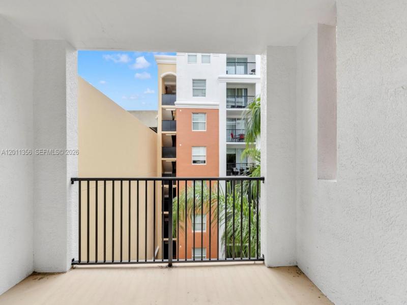 Comprar apartamento en Porto Bellagio 1610