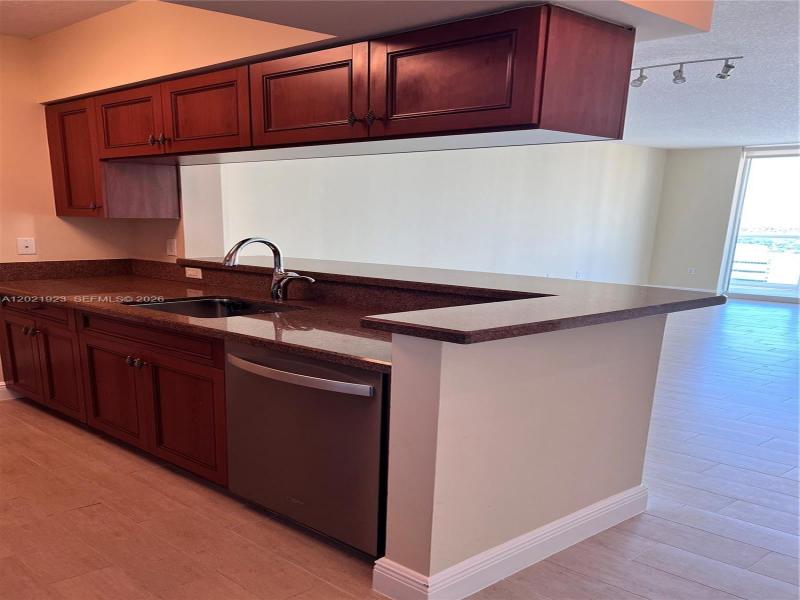 Condo for sale at Watergarden 2206