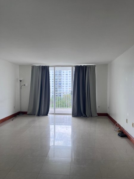 Alquiler de apartamento en Admirals Port Condos