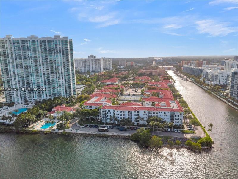 Comprar apartamento en Village by the Bay 11103