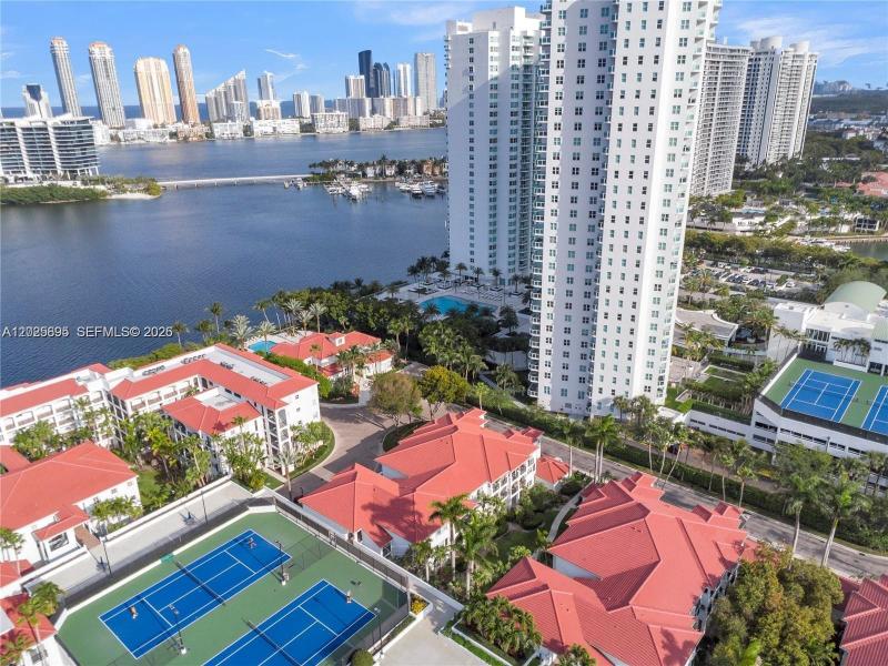 Comprar apartamento en Village by the Bay 11103