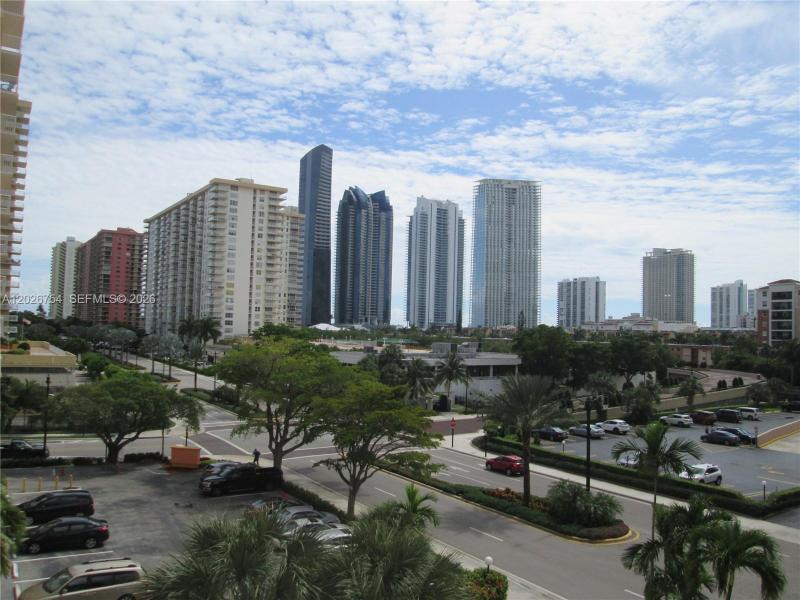 Alquiler de apartamento en Winston Towers 411