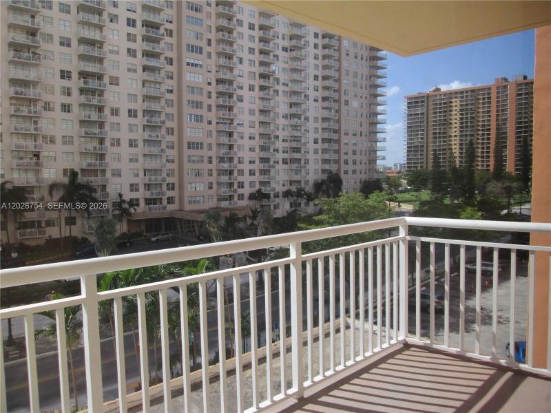 Alquiler de apartamento en Winston Towers 411