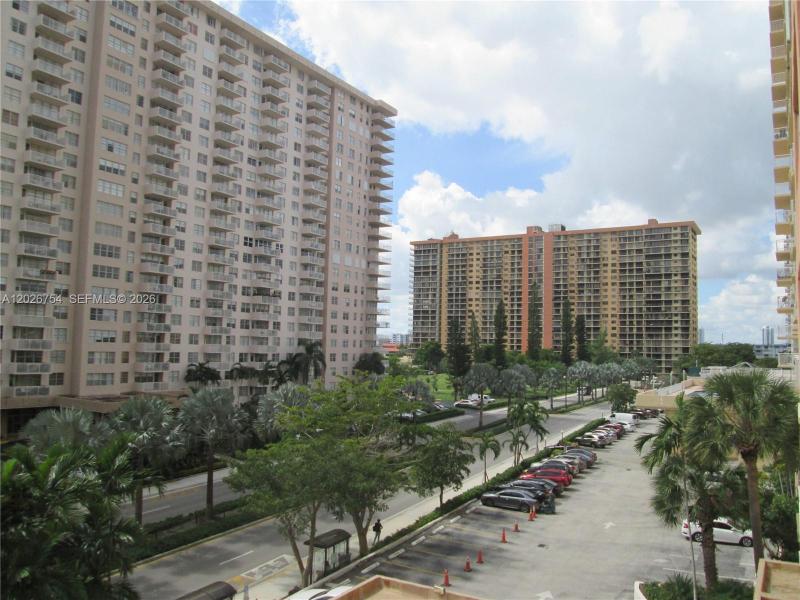 Alquiler de apartamento en Winston Towers 411