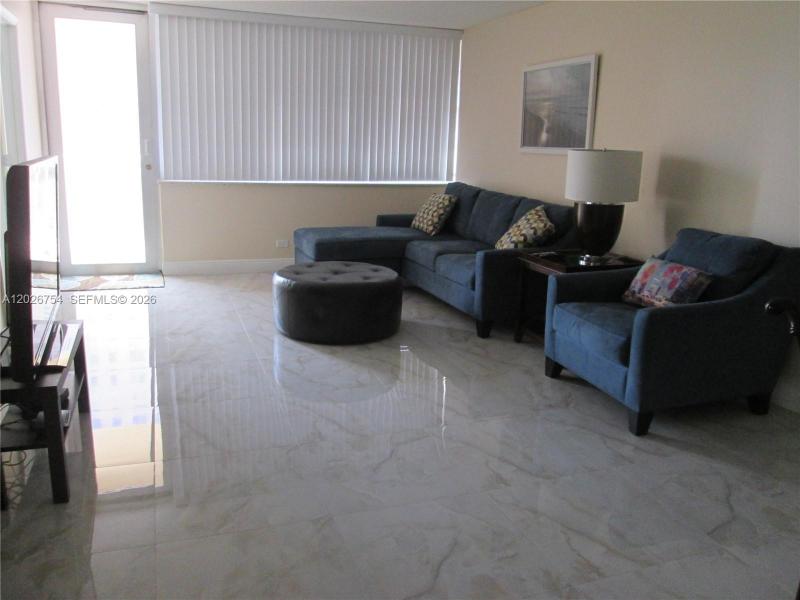 Alquiler de apartamento en Winston Towers 411