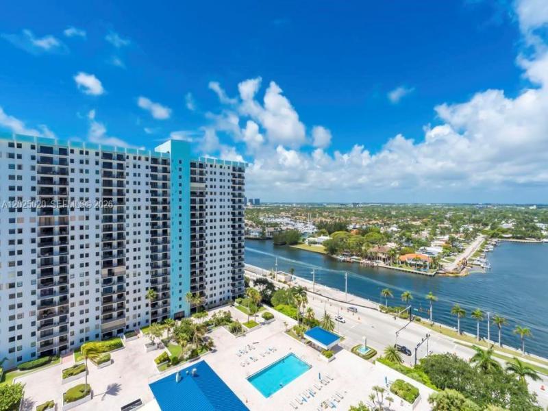 Condo for sale at The Summit 2003N