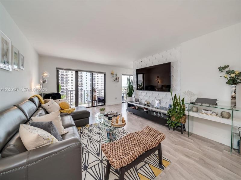 Condo for sale at The Summit 1105N