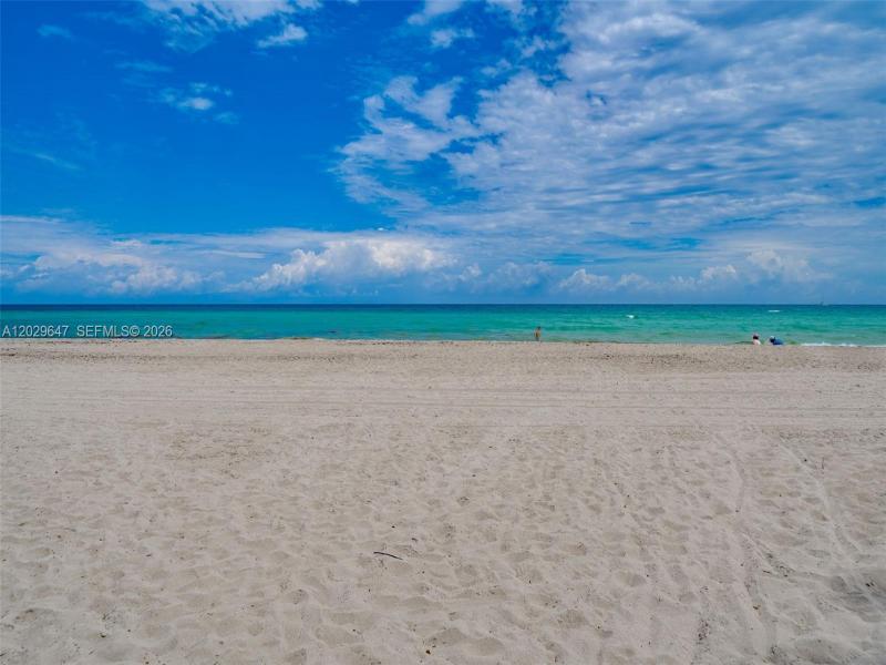 Condo for sale at The Summit 1105N