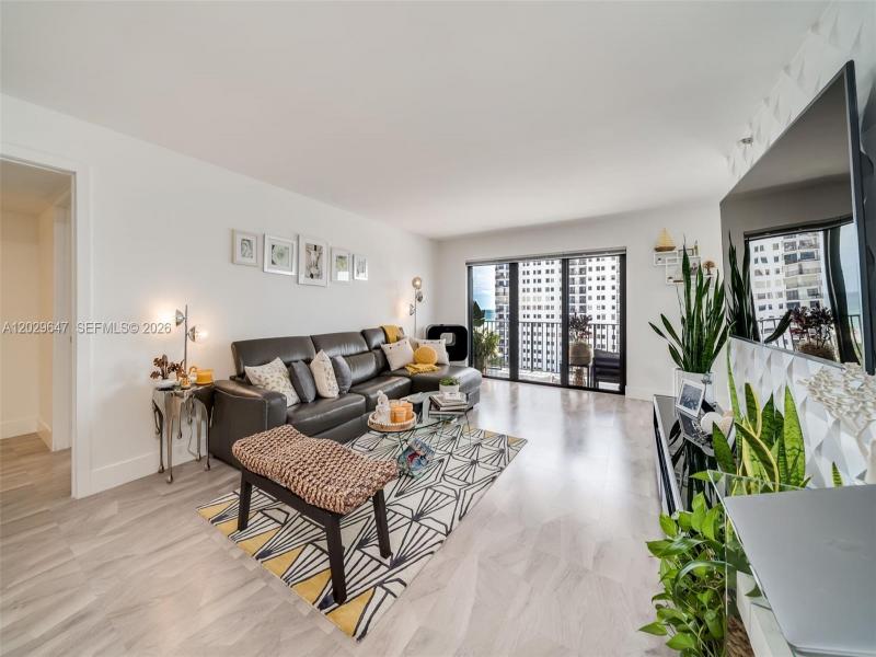 Condo for sale at The Summit 1105N