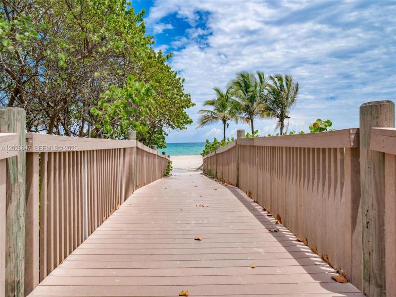 Condo for sale at The Summit 1105N