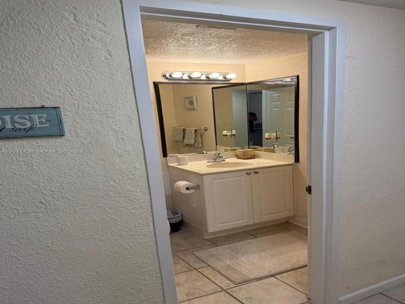 Condo for sale at The Wave Condo 1032