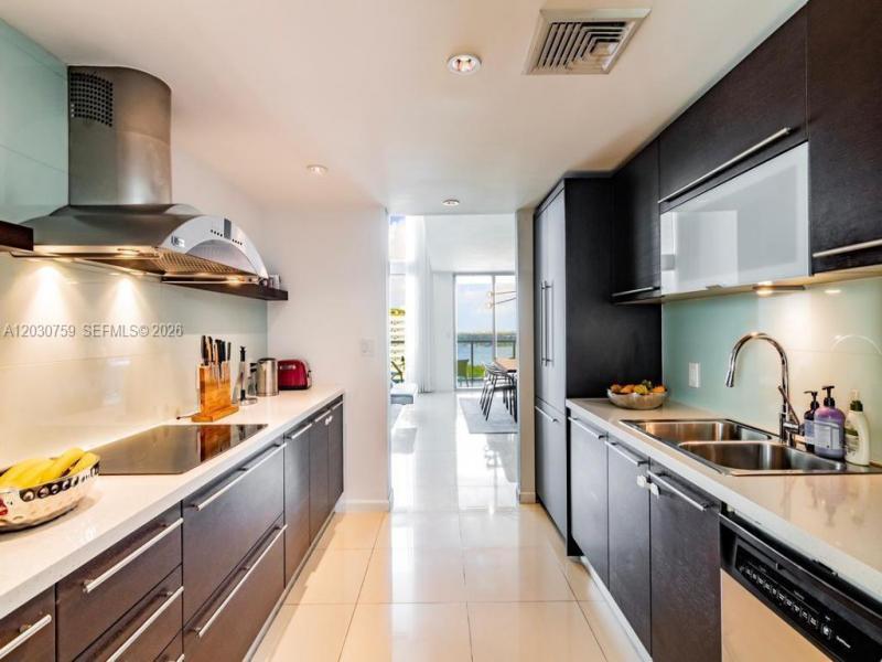 Comprar apartamento en Eloquence on the Bay 1604 + DEN