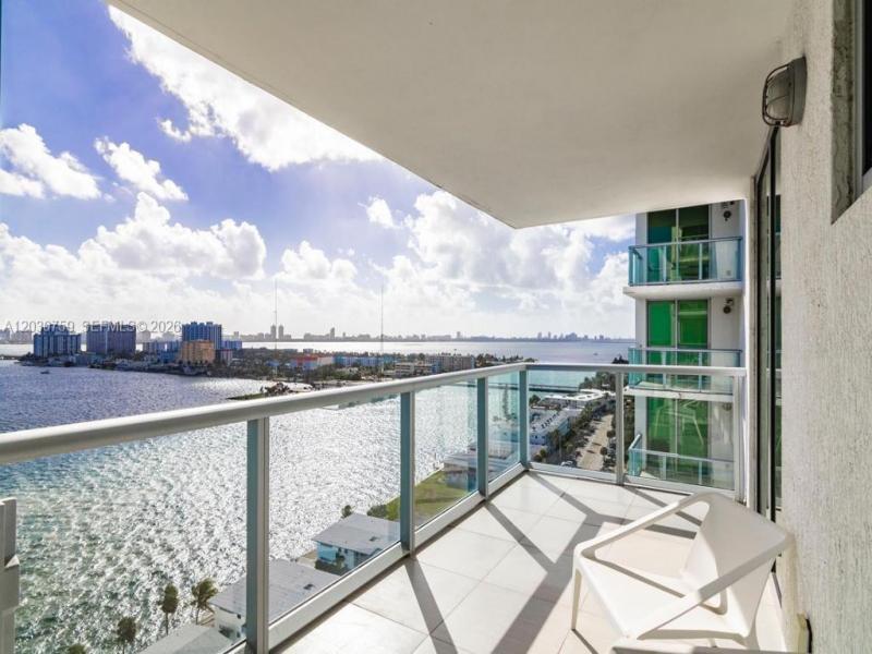Comprar apartamento en Eloquence on the Bay 1604 + DEN