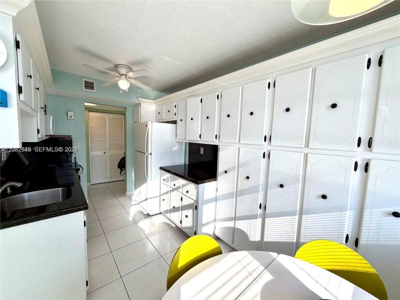 Condo for sale at Plaza Towers North 1202