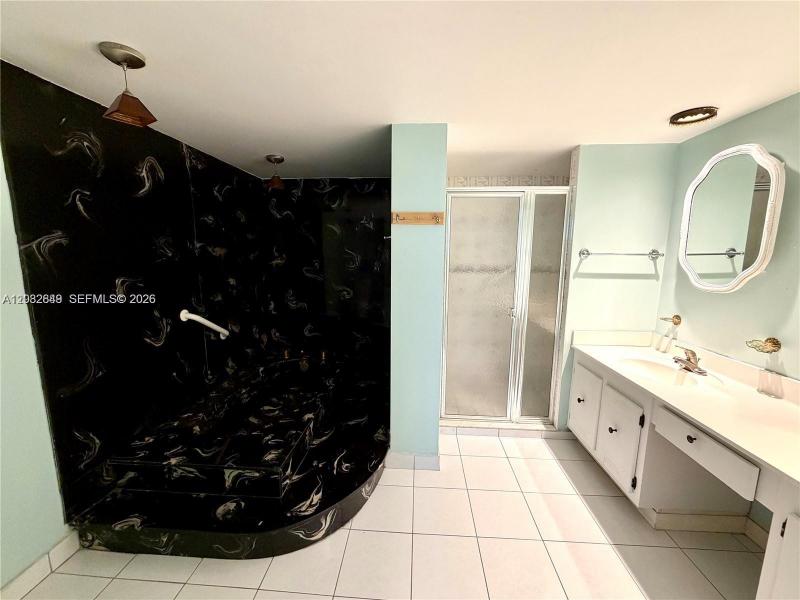 Condo for sale at Plaza Towers North 1202