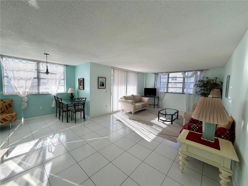 Condo for sale at Plaza Towers North 1202
