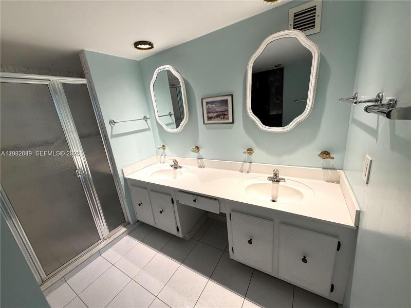 Condo for sale at Plaza Towers North 1202
