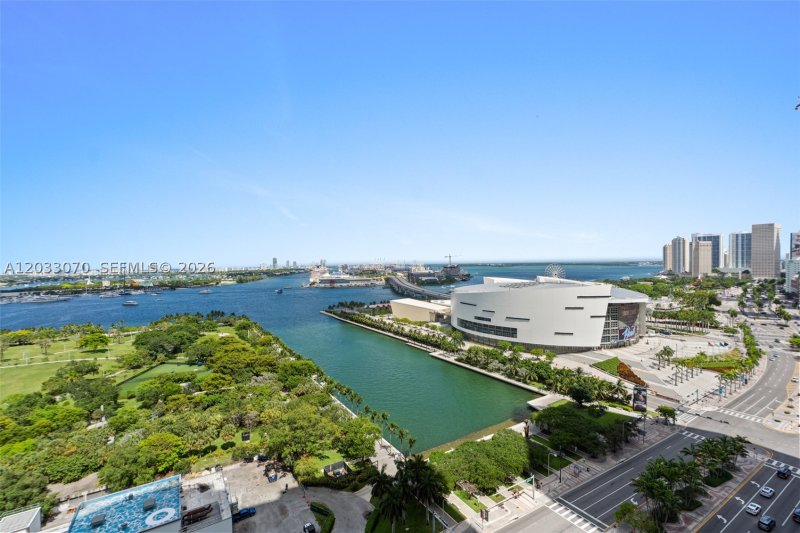 Apartment for rent at 900 Biscayne 2304