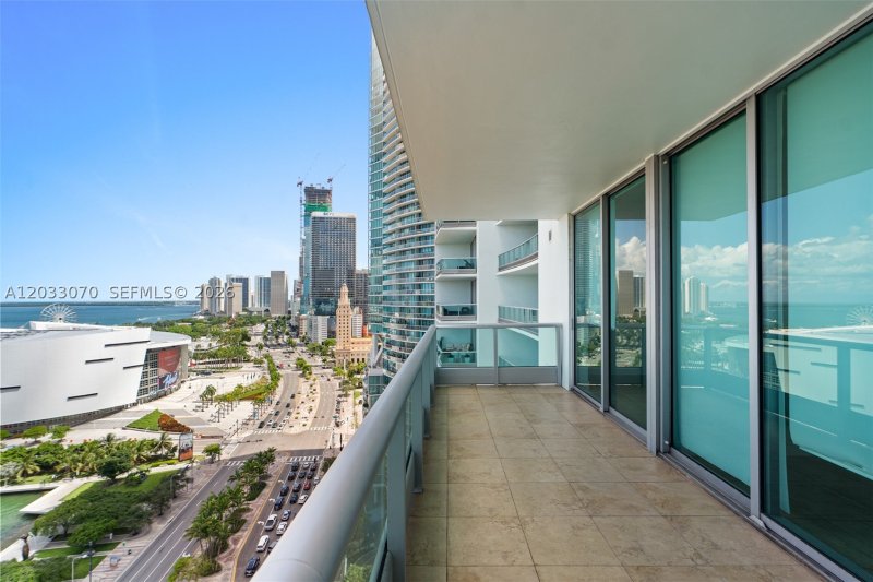 Apartment for rent at 900 Biscayne 2304