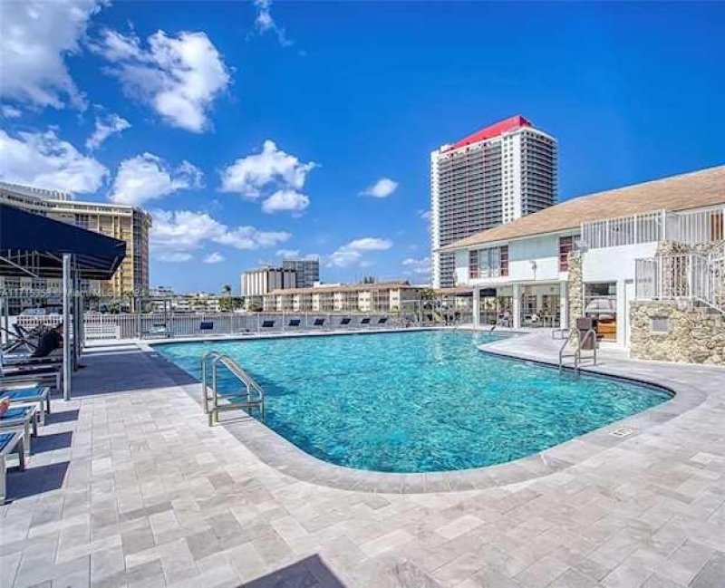 Condo for sale at Plaza Towers North 1209