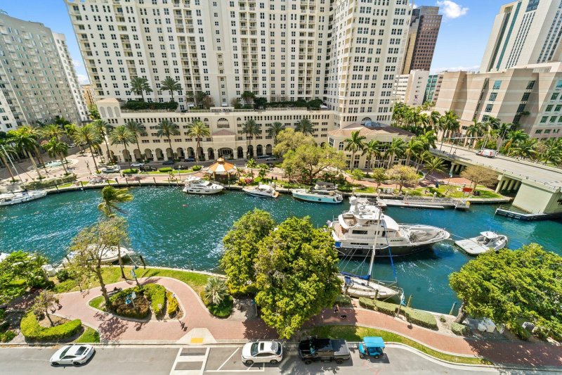 Condo for sale at Watergarden 1004
