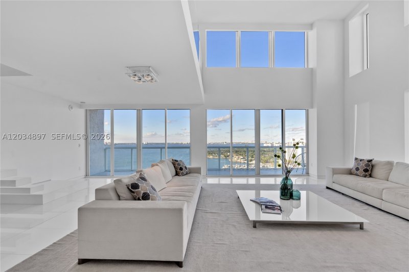 Grand Venetian Apt #PH04