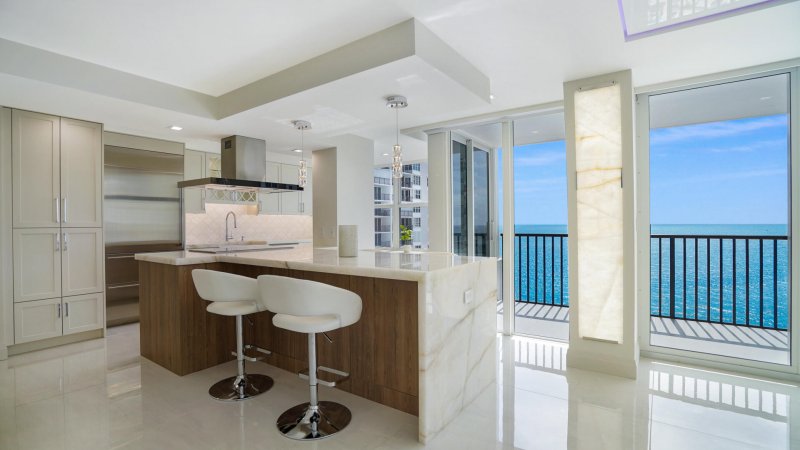 Condo for sale at Plaza South 14a