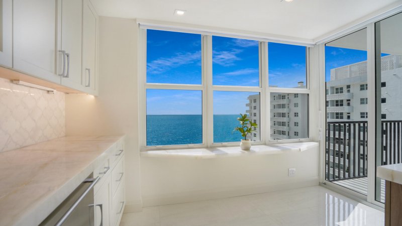 Condo for sale at Plaza South 14a