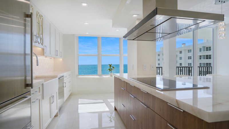 Condo for sale at Plaza South 14a