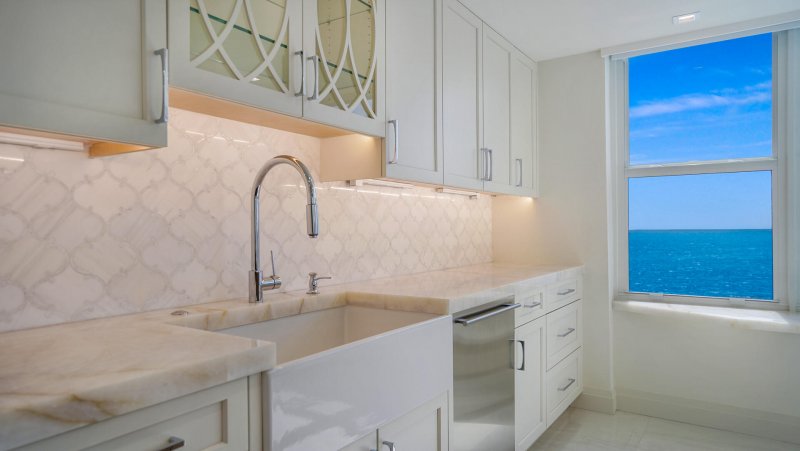 Condo for sale at Plaza South 14a