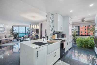 Villa Regina Apt #1805