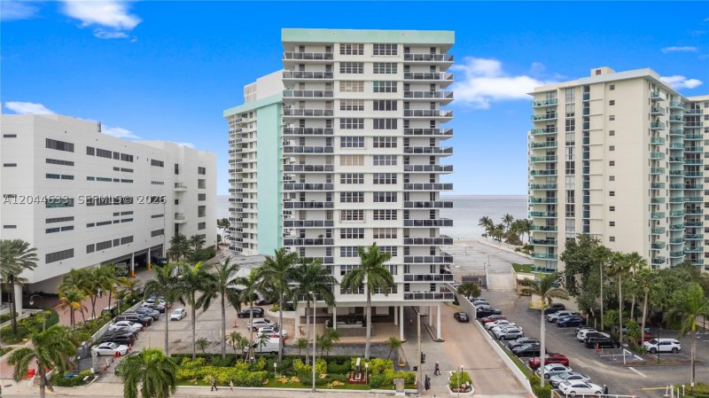 Condo for sale at Sea Air Towers 1117