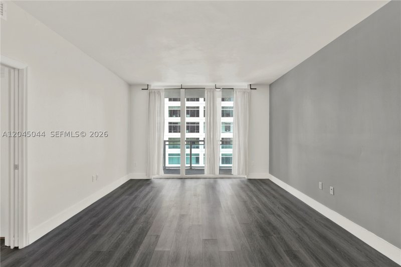 Condo for sale at The Plaza Tower I 802