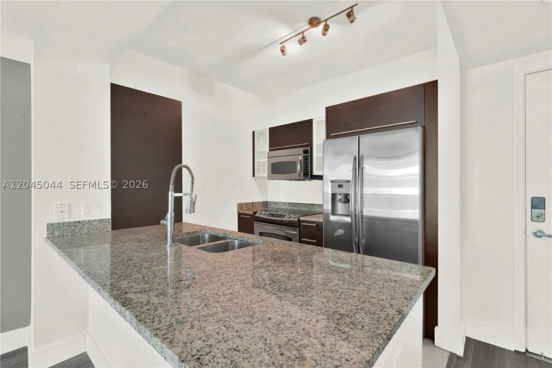 Condo for sale at The Plaza Tower I 802