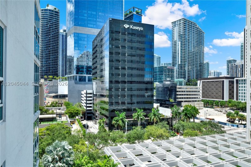 Condo for sale at The Plaza Tower I 802