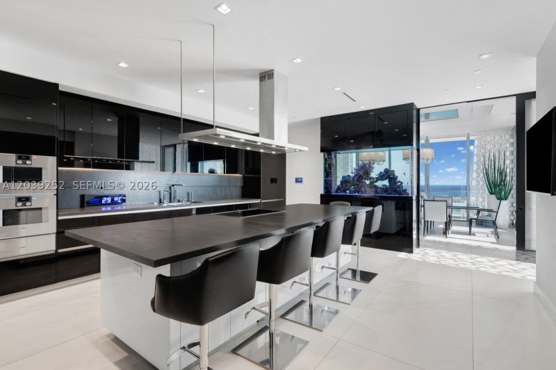Comprar apartamento en Turnberry Ocean Club 2304