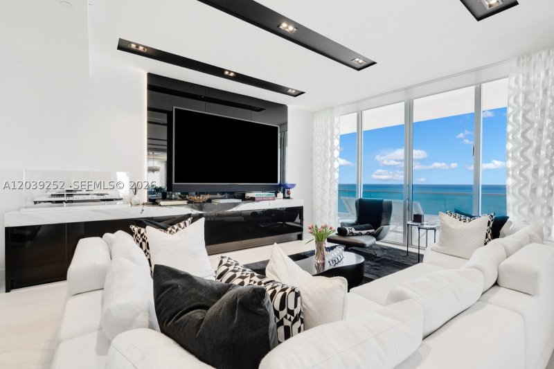 Comprar apartamento en Turnberry Ocean Club 2304