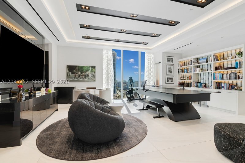 Comprar apartamento en Turnberry Ocean Club 2304