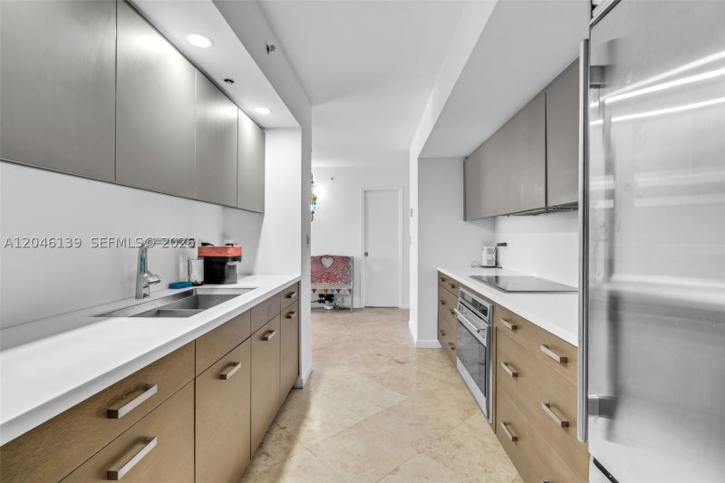 Comprar apartamento no The Collins Condo 404