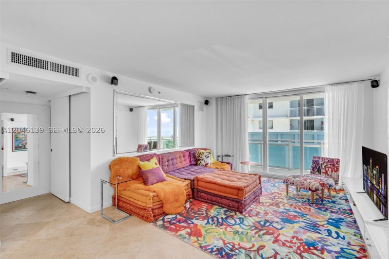 Comprar apartamento no The Collins Condo 404
