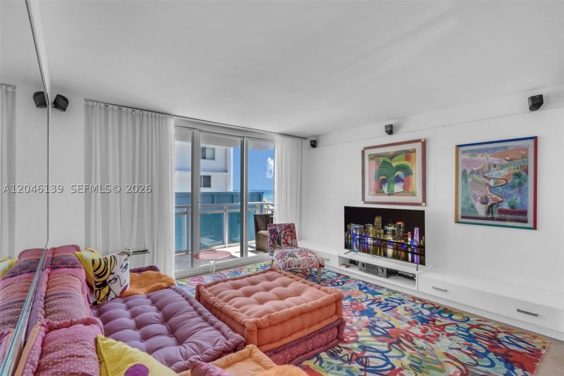 Comprar apartamento no The Collins Condo 404