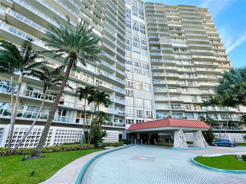 Apartment for rent at Brickell Townhouse 19B