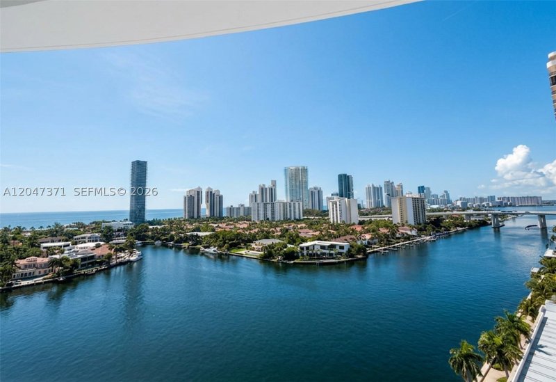 Condo for sale at Turnberry Isle 16G