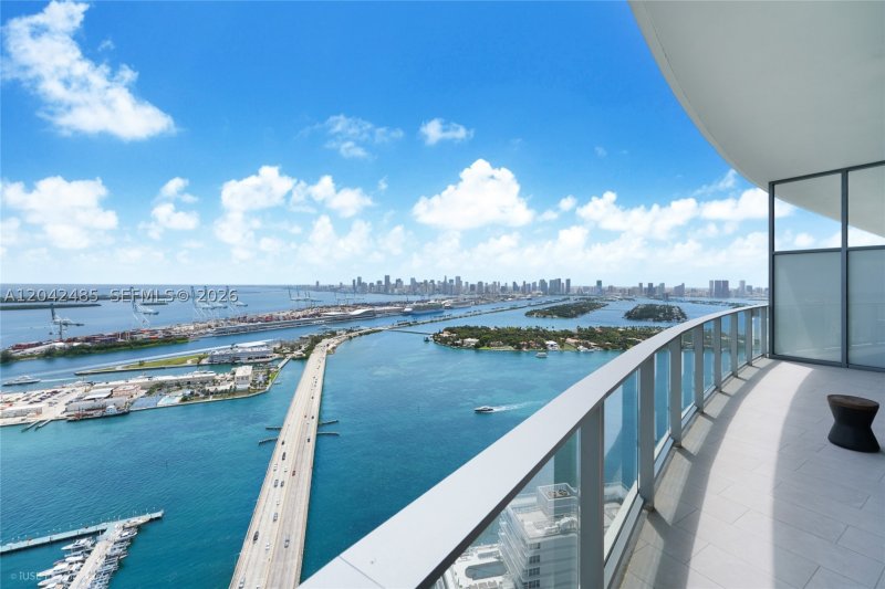 Comprar apartamento no Five Park Miami Beach 4401