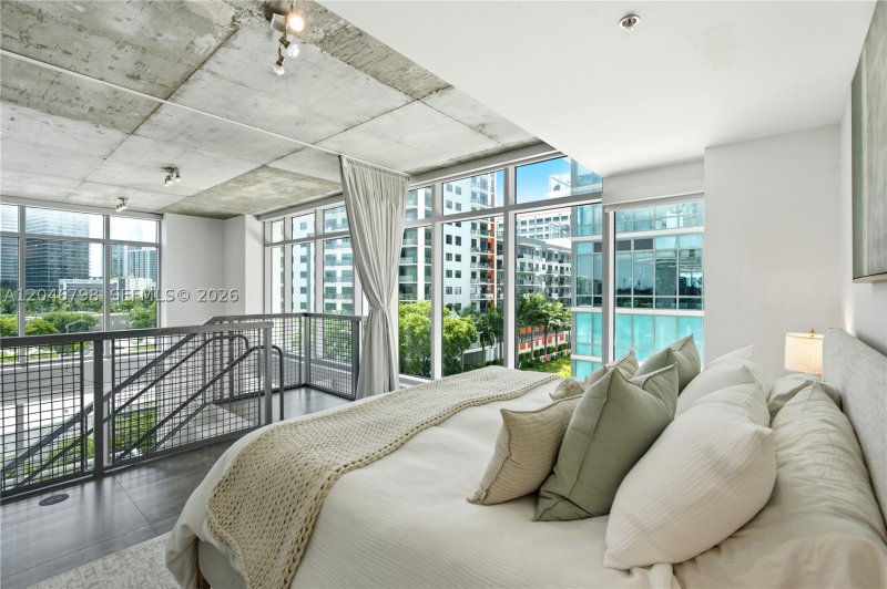 Comprar apartamento no Midtown Miami 4 L04PH1