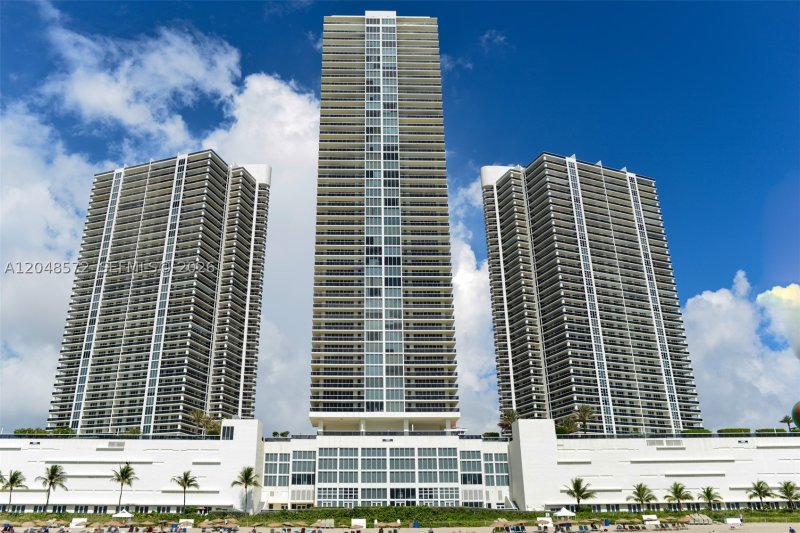 Beach Club Three Apt #2203