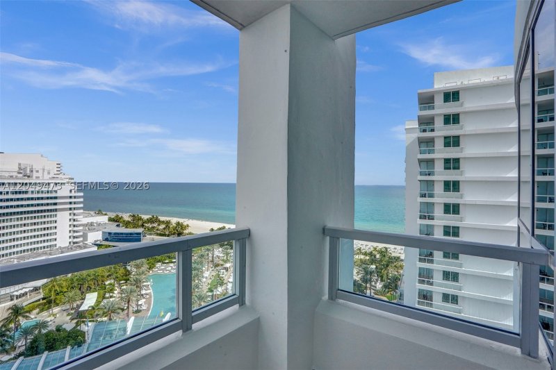 Apartment for rent at Fontainebleau II 1503